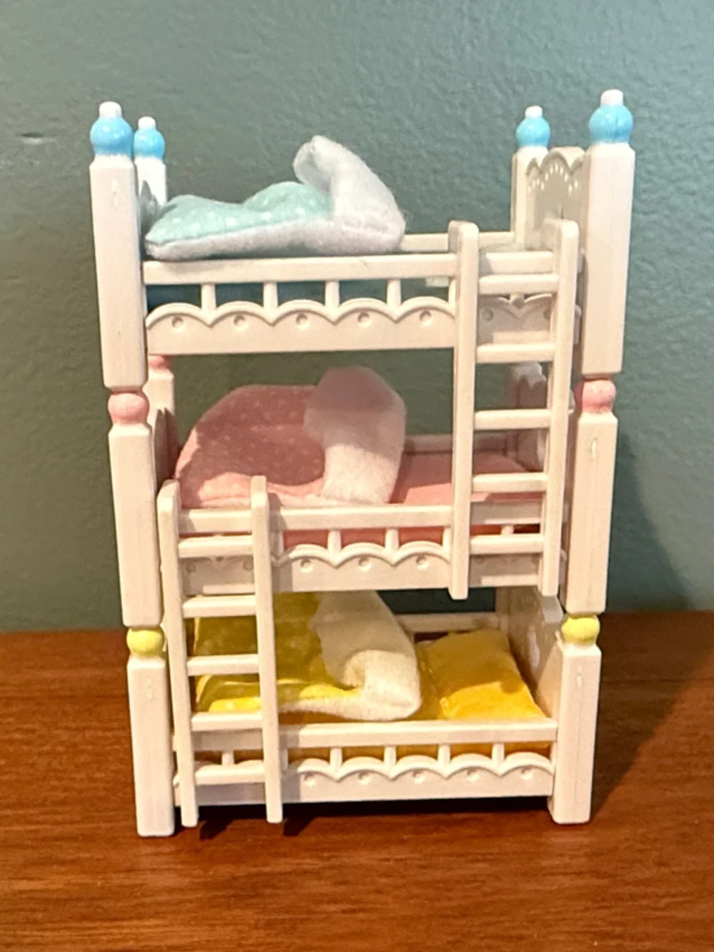 Calico Critters triple bunkbed with bedding & ladders